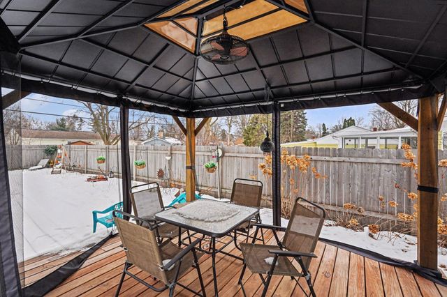 2966 Simpson Street, Roseville, MN 55113