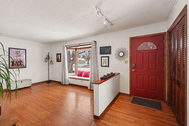 2966 Simpson Street, Roseville, MN 55113