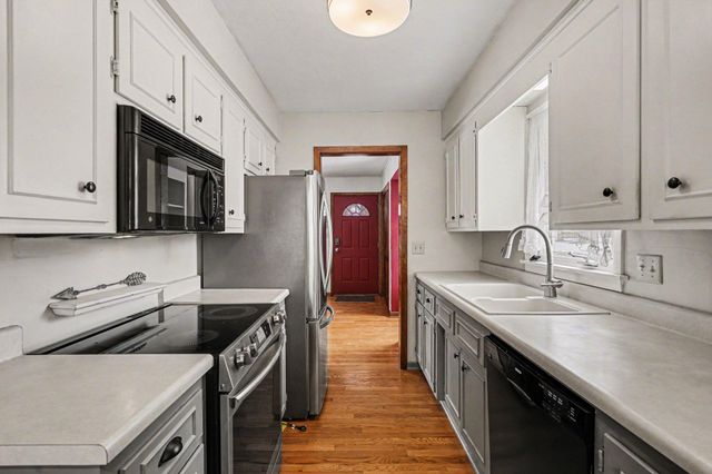 2966 Simpson Street, Roseville, MN 55113