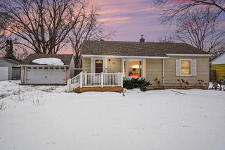 2966 Simpson Street, Roseville, MN 55113