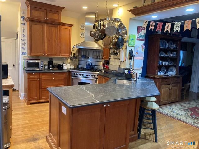 126 East Avenue, New Canaan, CT 06840
