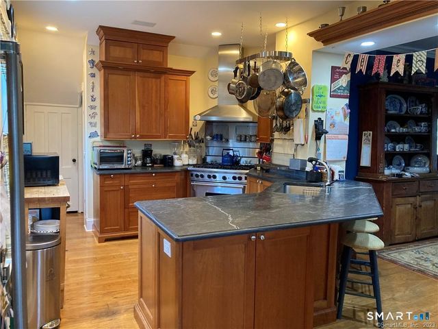 126 East Avenue, New Canaan, CT 06840