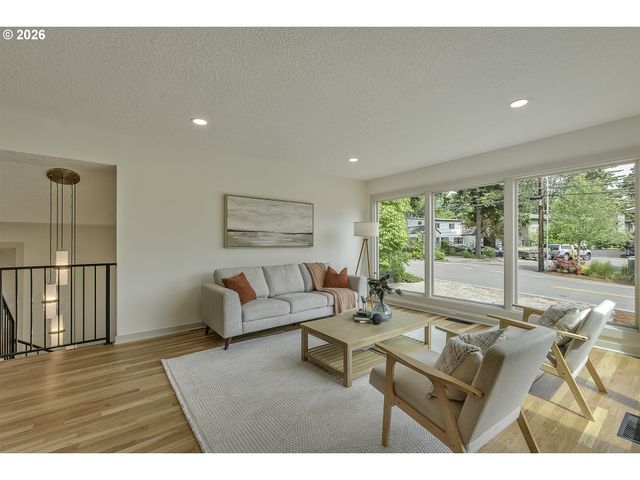 3550 SOUTHSHORE Blvd, Lake Oswego, OR 97034