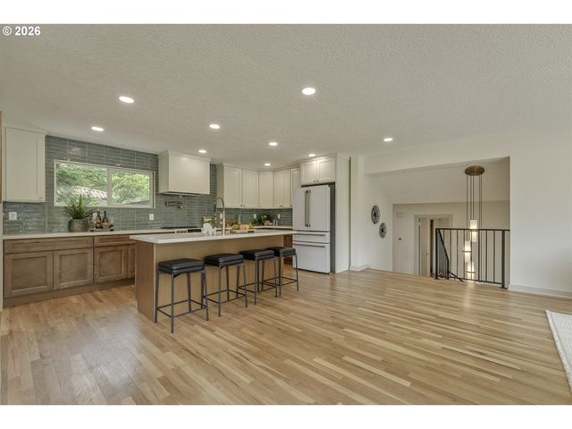 3550 SOUTHSHORE Blvd, Lake Oswego, OR 97034