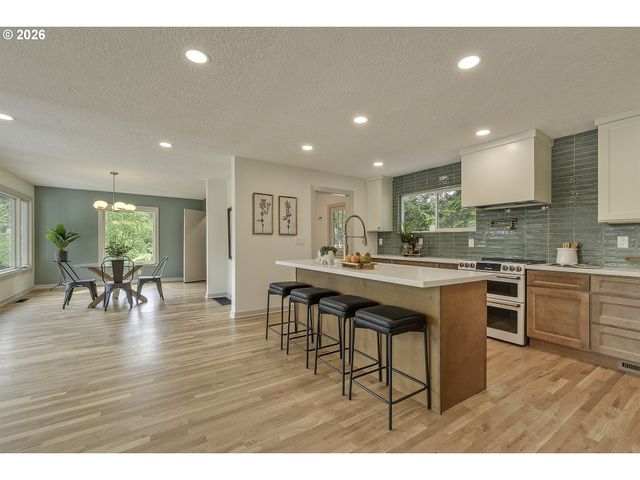 3550 SOUTHSHORE Blvd, Lake Oswego, OR 97034