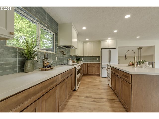 3550 SOUTHSHORE Blvd, Lake Oswego, OR 97034