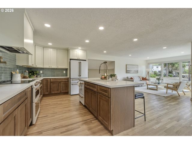 3550 SOUTHSHORE Blvd, Lake Oswego, OR 97034