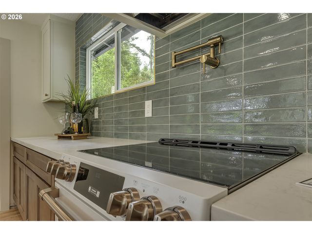 3550 SOUTHSHORE Blvd, Lake Oswego, OR 97034