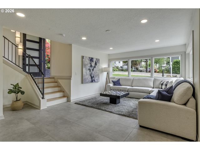 3550 SOUTHSHORE Blvd, Lake Oswego, OR 97034