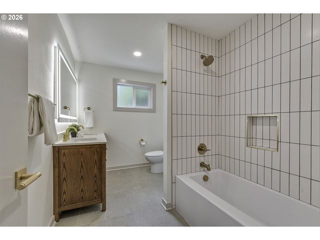 3550 SOUTHSHORE Blvd, Lake Oswego, OR 97034
