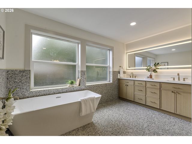 3550 SOUTHSHORE Blvd, Lake Oswego, OR 97034