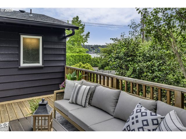3550 SOUTHSHORE Blvd, Lake Oswego, OR 97034