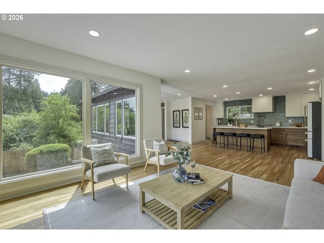 3550 SOUTHSHORE Blvd, Lake Oswego, OR 97034
