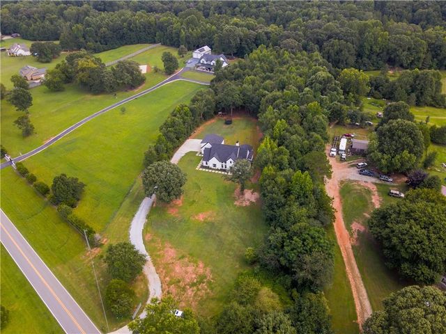 860 W Ridgeway Road, Maysville, GA 30558