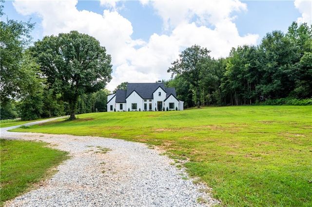 860 W Ridgeway Road, Maysville, GA 30558