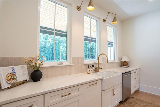 860 W Ridgeway Road, Maysville, GA 30558