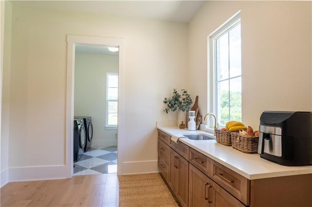 860 W Ridgeway Road, Maysville, GA 30558