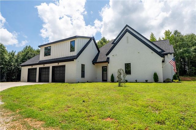 860 W Ridgeway Road, Maysville, GA 30558