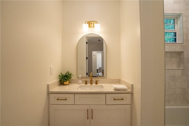 860 W Ridgeway Road, Maysville, GA 30558