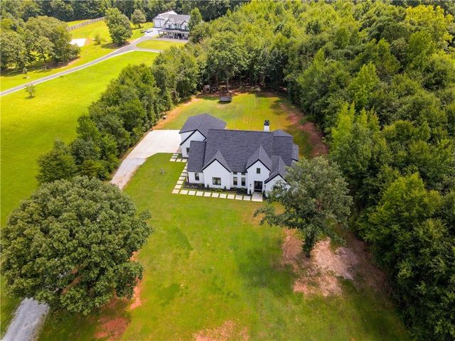 860 W Ridgeway Road, Maysville, GA 30558