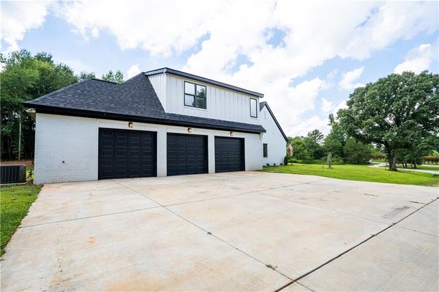 860 W Ridgeway Road, Maysville, GA 30558