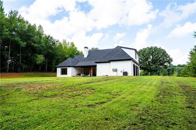 860 W Ridgeway Road, Maysville, GA 30558