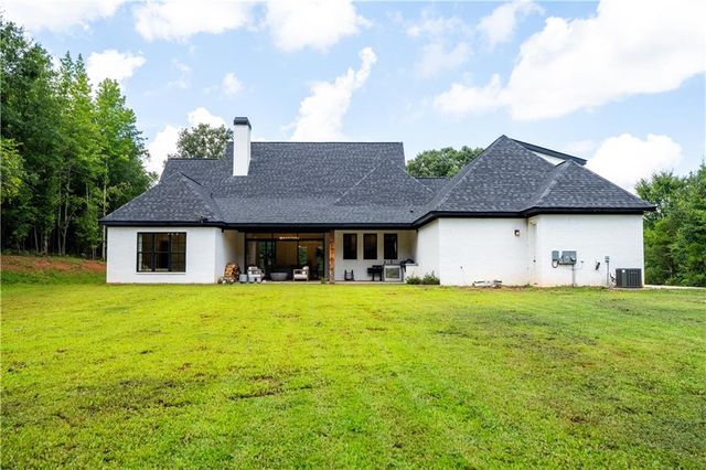 860 W Ridgeway Road, Maysville, GA 30558