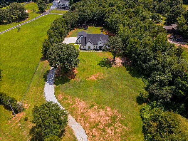 860 W Ridgeway Road, Maysville, GA 30558