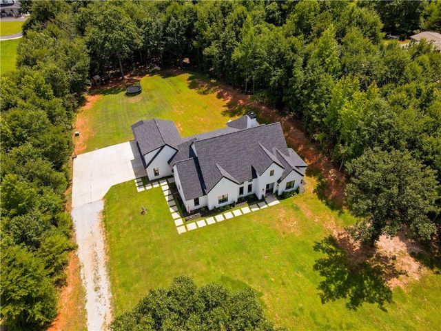 860 W Ridgeway Road, Maysville, GA 30558