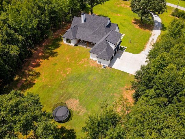 860 W Ridgeway Road, Maysville, GA 30558