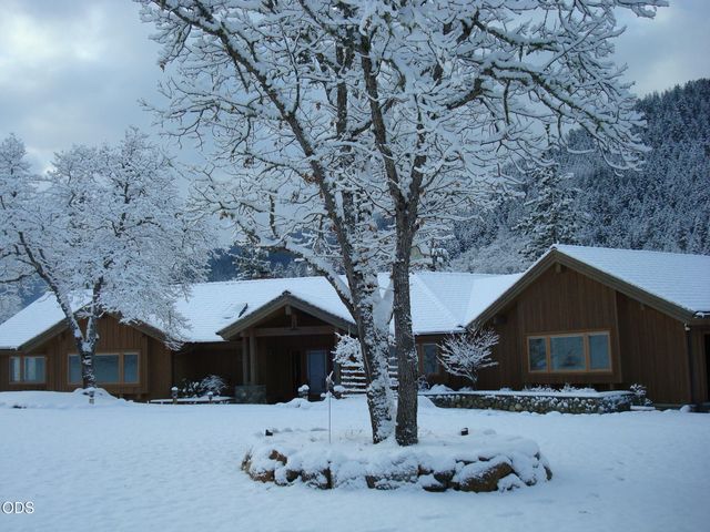 2459 Little Applegate Road, Jacksonville, OR 97530