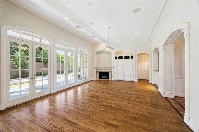 10911 Kemwood Drive, Hunters Creek Village, TX 77024