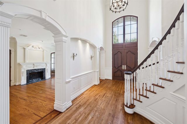10911 Kemwood Drive, Hunters Creek Village, TX 77024