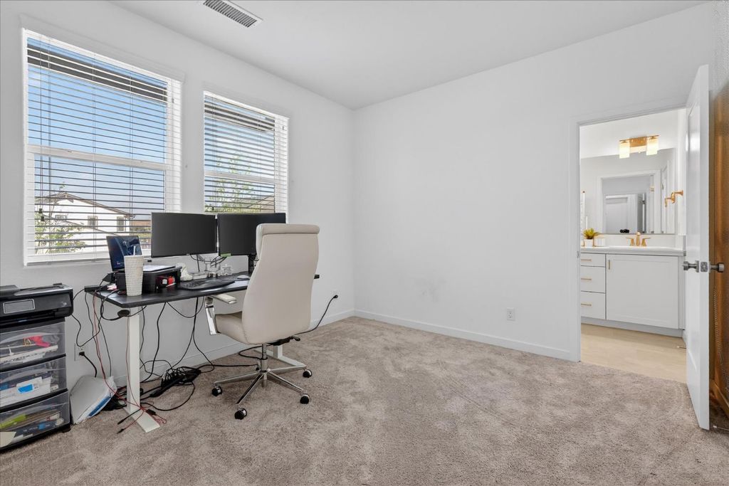 Image 21 of property listing at 824 Katelyn Avenue, Madera, CA 93636