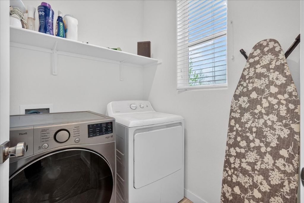 Image 23 of property listing at 824 Katelyn Avenue, Madera, CA 93636