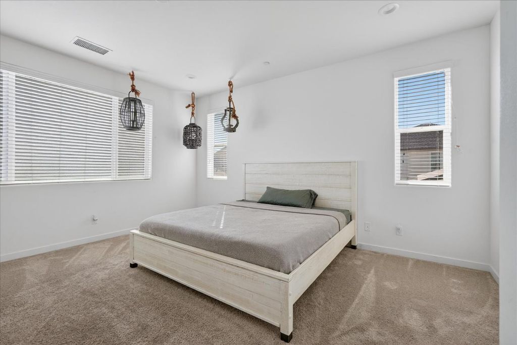 Image 24 of property listing at 824 Katelyn Avenue, Madera, CA 93636