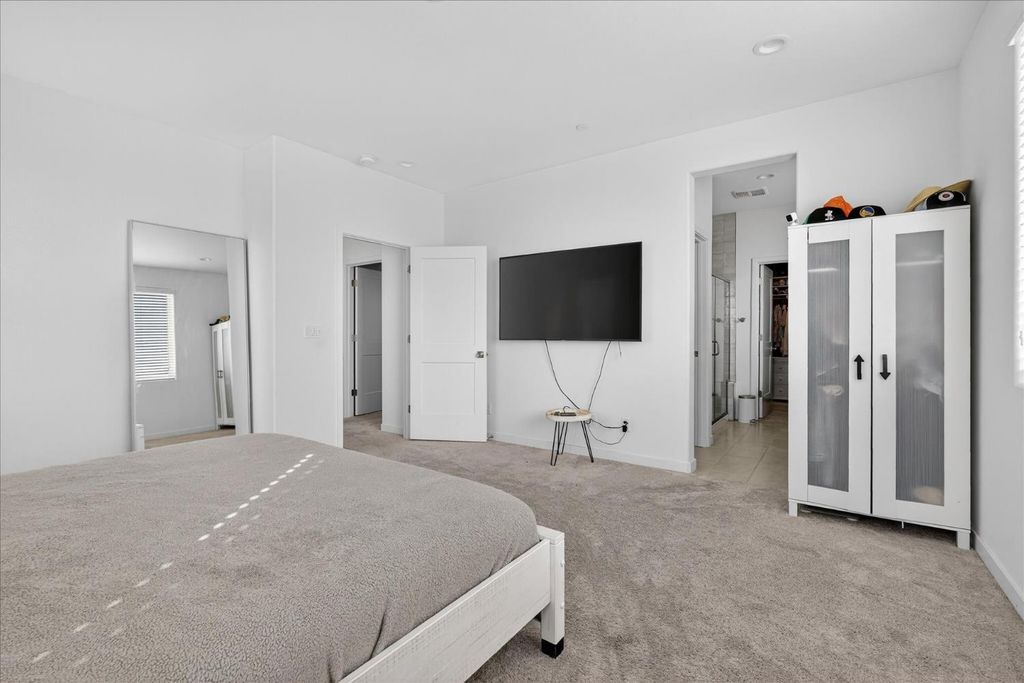 Image 25 of property listing at 824 Katelyn Avenue, Madera, CA 93636