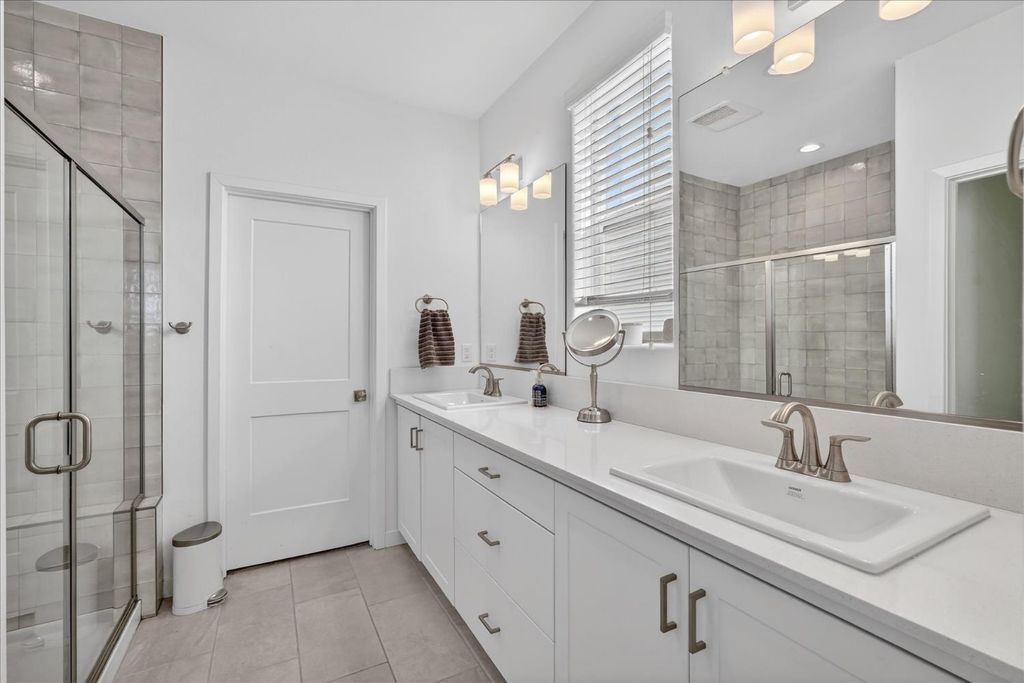 Image 26 of property listing at 824 Katelyn Avenue, Madera, CA 93636