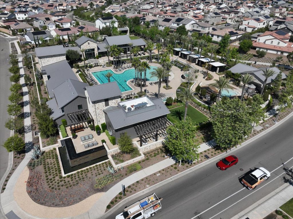 Image 31 of property listing at 824 Katelyn Avenue, Madera, CA 93636