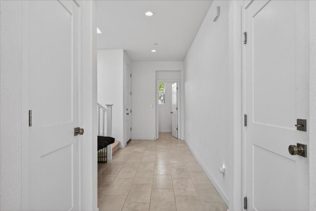 Image 7 of property listing at 824 Katelyn Avenue, Madera, CA 93636