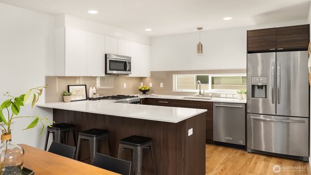 2455 Wickstrom Place SW, Seattle, WA 98116