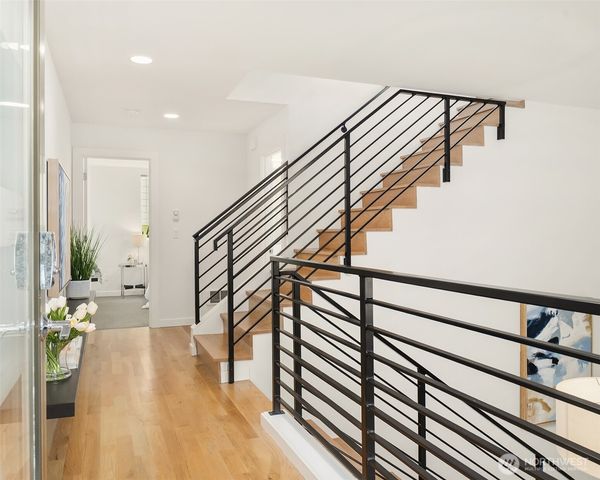 2455 Wickstrom Place SW, Seattle, WA 98116