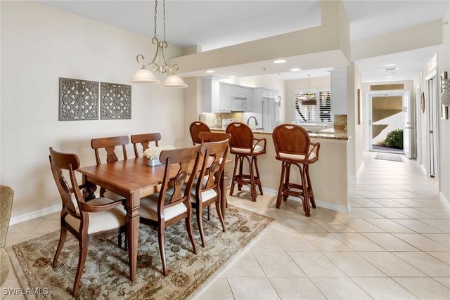 2370 Hidden Lake CT 8301, Naples, FL 34112