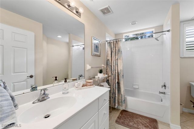 2370 Hidden Lake CT 8301, Naples, FL 34112