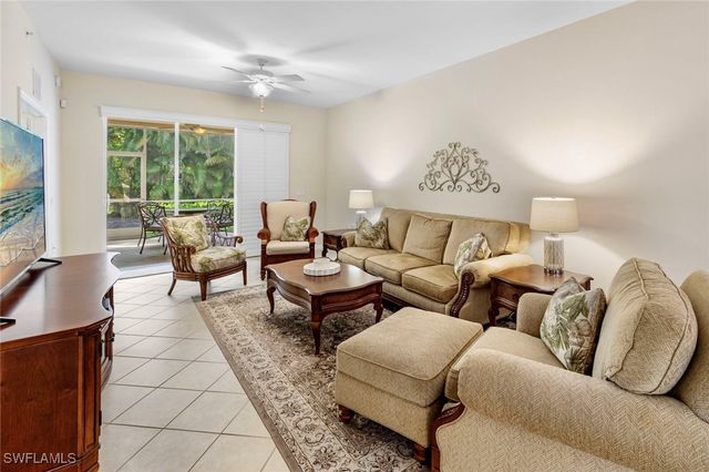 2370 Hidden Lake CT 8301, Naples, FL 34112