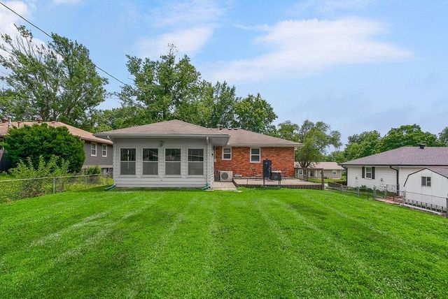105 SE Moore Street, Blue Springs, MO 64014