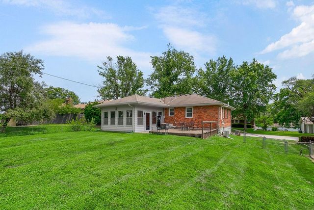 105 SE Moore Street, Blue Springs, MO 64014