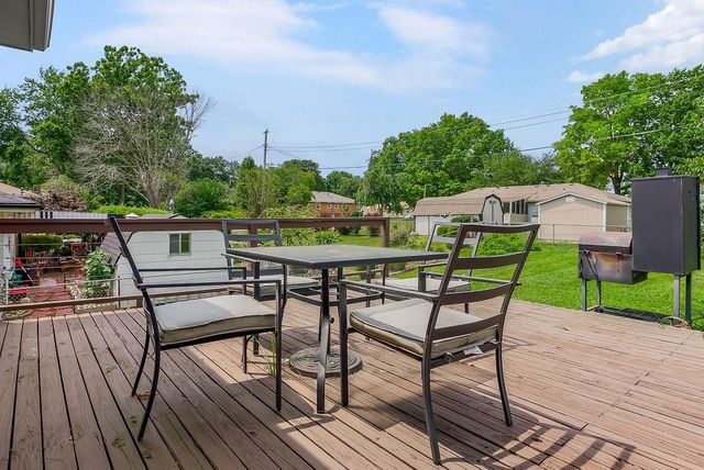 105 SE Moore Street, Blue Springs, MO 64014