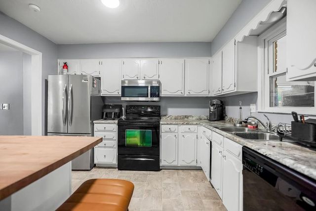 105 SE Moore Street, Blue Springs, MO 64014