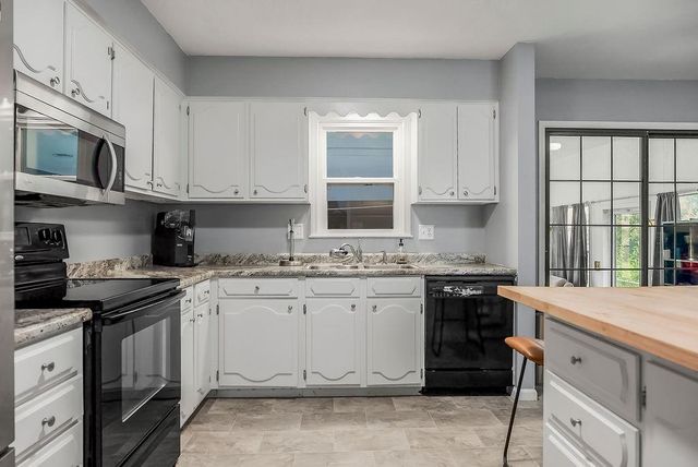 105 SE Moore Street, Blue Springs, MO 64014